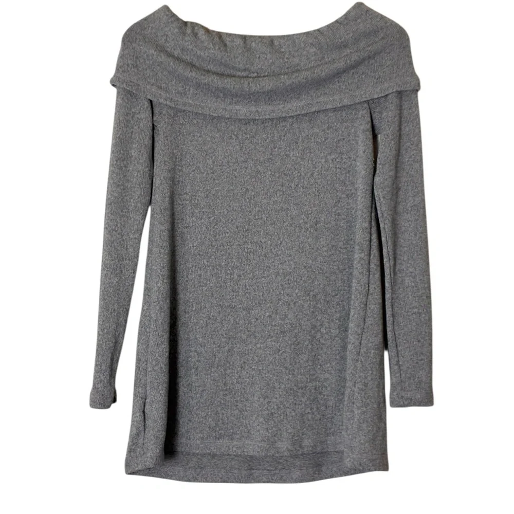 Eri + Ali | Like new gray off the shoulder long sleeve knit sweater